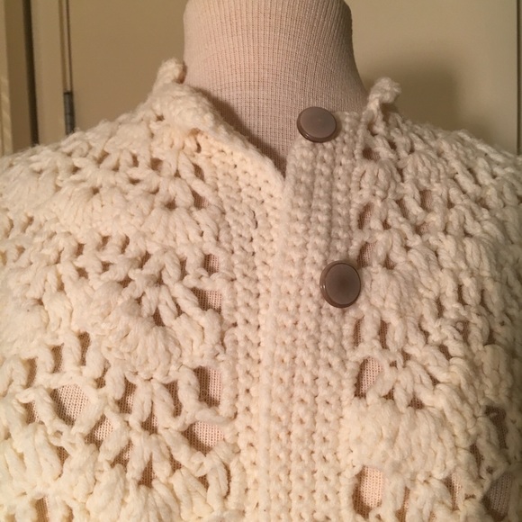 Hand Crocheted Capelet ❄️ - Picture 2 of 2